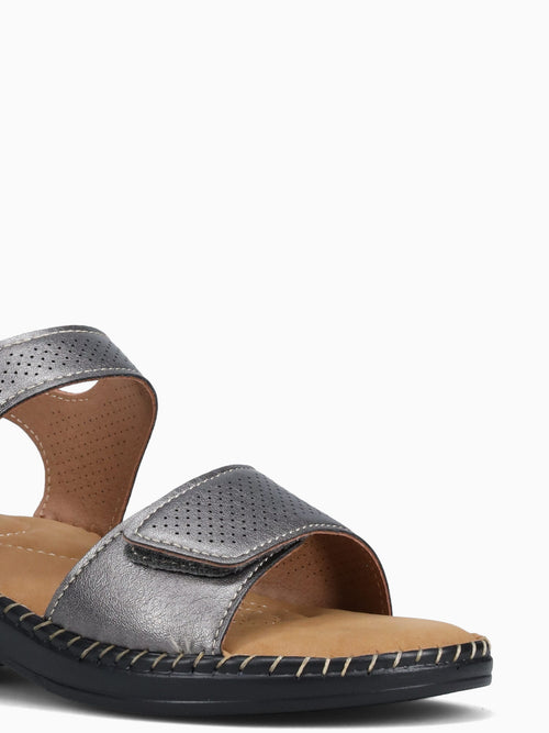 Dorotea Pewter Metallic Pewter / 5 / M