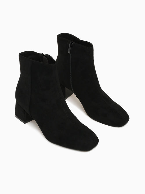 Nebula Black Soft Black / 5 / M