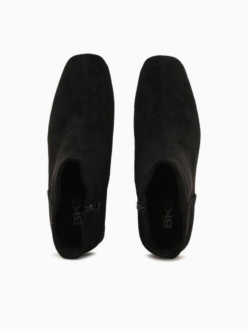 Nebula Black Soft Black / 5 / M