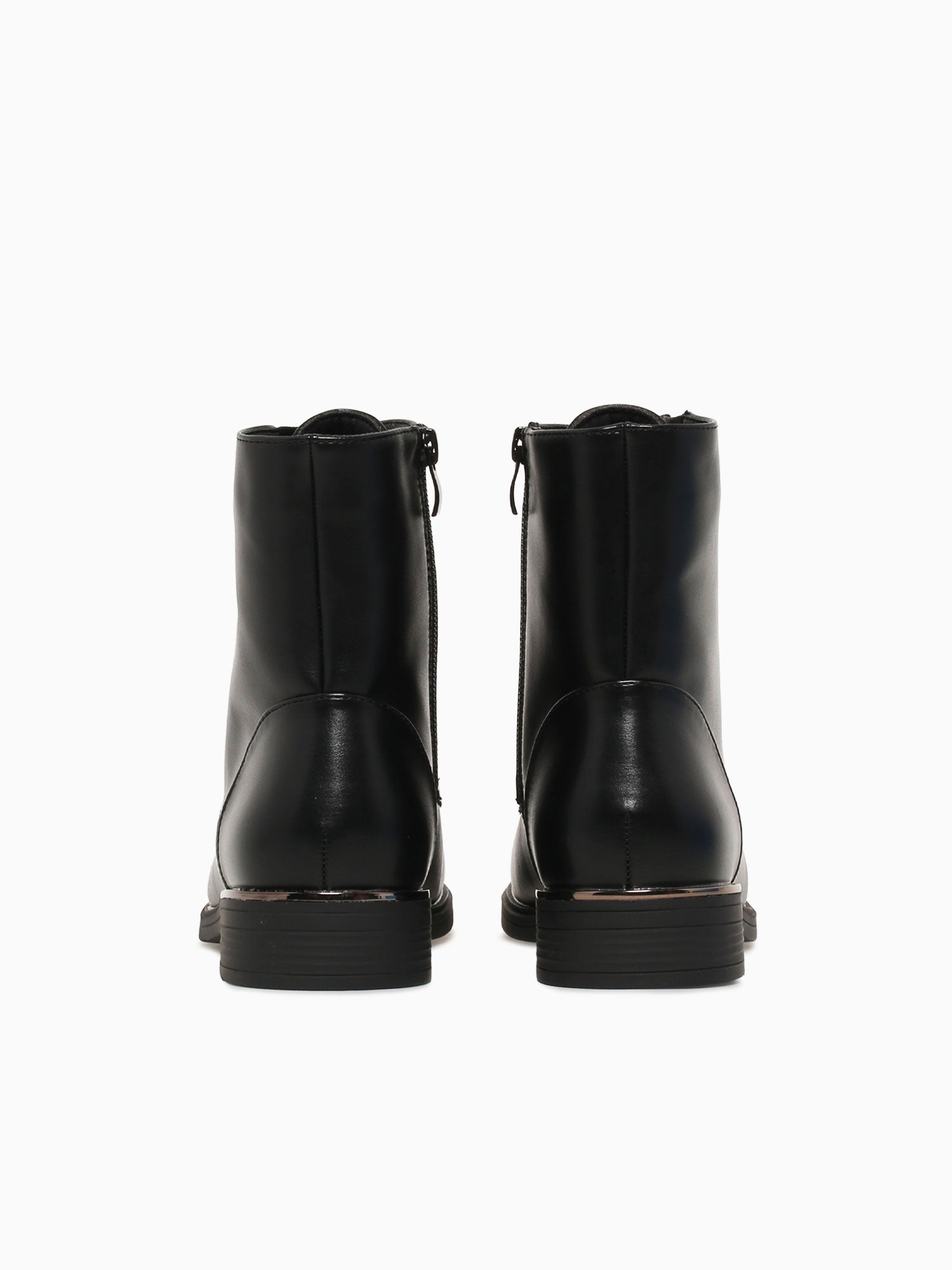 Lunar Black Smoth Black / 5 / M