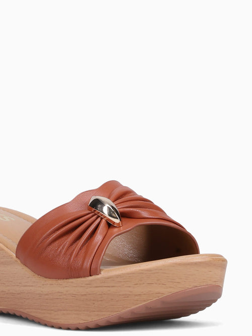 Diana Brown Smooth Brown / 5 / M