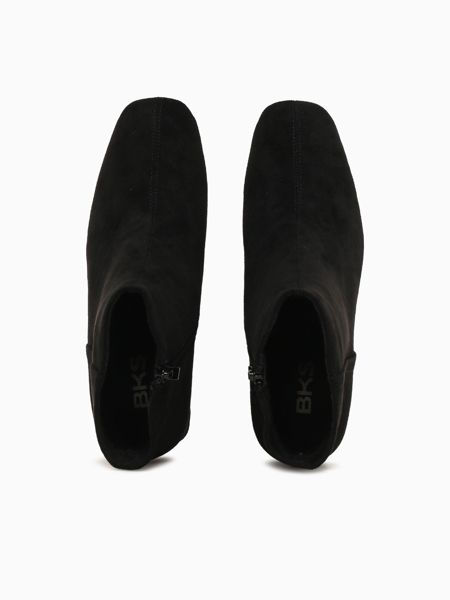 Nebula Black Soft Black / 5 / M