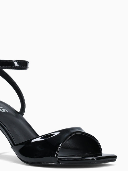 Maelie Black Patent Black / 5 / M