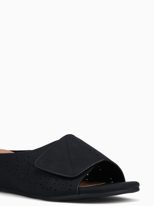 Briella Black Smooth Black / 5 / M