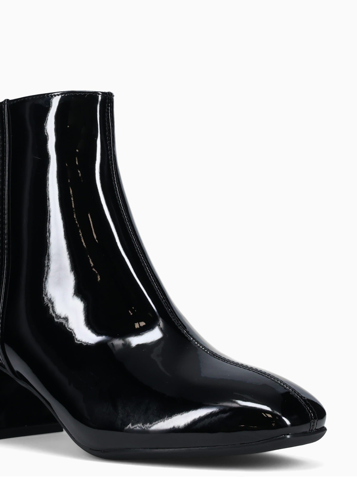 Nebula Black Patent Black / 5 / M