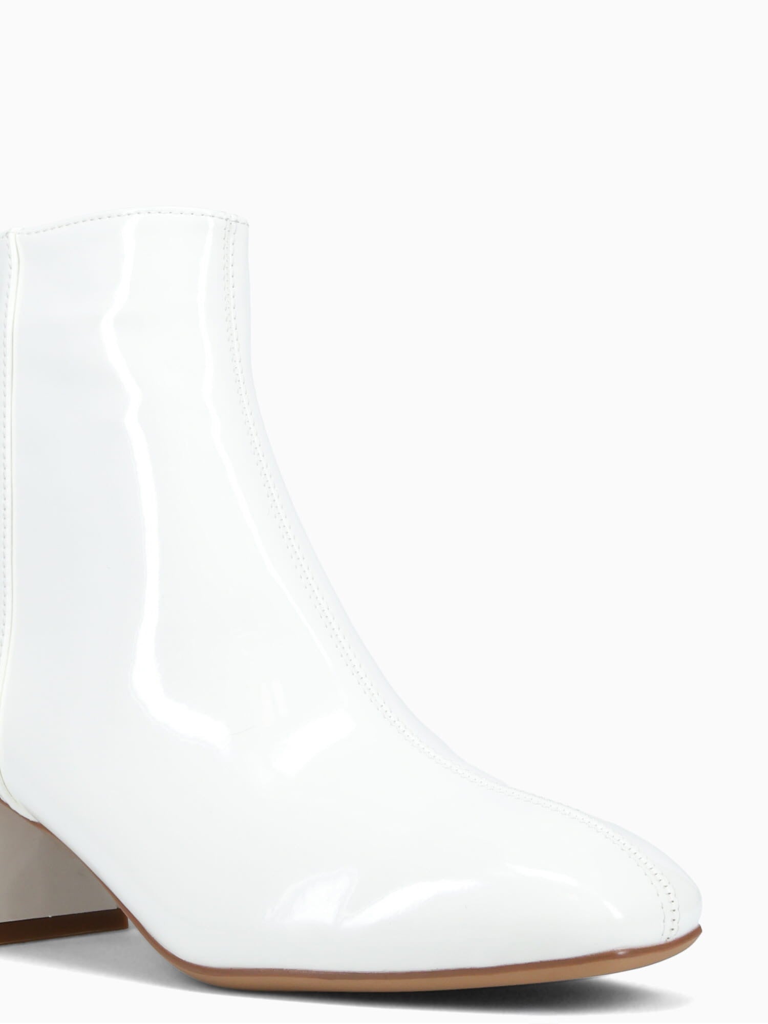 Nebula White Patent White / 5 / M