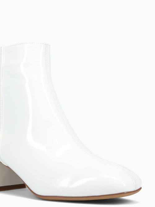 Nebula White Patent White / 5 / M